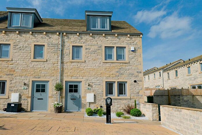 3 Bedroom Terraced House For Sale In Whistle Bell Court, Skelmanthorpe, HD8