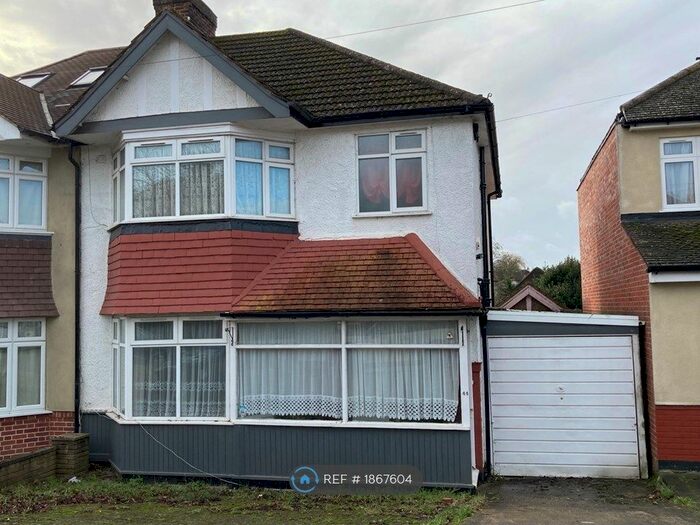 3 Bedroom Semi-Detached House To Rent In Kingsmere Park, Kingsbury, NW9