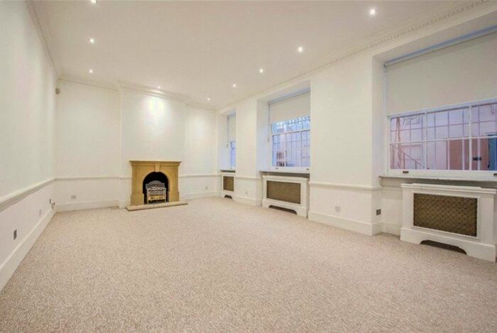 3 Bedroom Flat To Rent In George Street, Marylebone, London, W1H