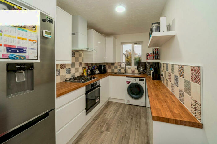 2 Bedroom Apartment To Rent In Shelley Court, London Road, Reading, Berkshire, RG1