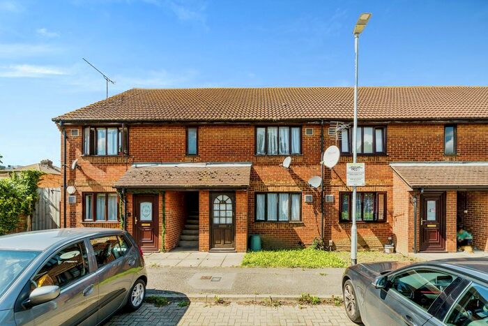 1 Bedroom Maisonette For Sale In Boltons Lane, Hayes, UB3