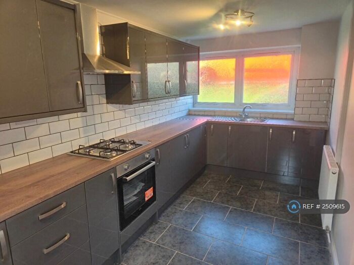 3 Bedroom Semi-Detached House To Rent In Dan-Y-Cribyn, Pontypridd, CF37