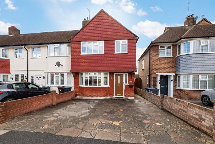 3 Bedroom End Of Terrace House For Sale In Kingsbridge Road, Morden, SM4