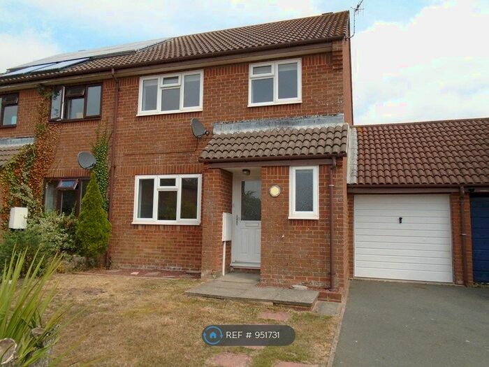 3 Bedroom Semi-Detached House To Rent In Hadlow Avenue, Eastbourne, BN23