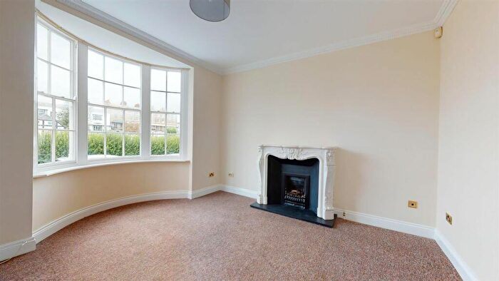 4 Bedroom House To Rent In Spencer Square, Ramsgate, CT11