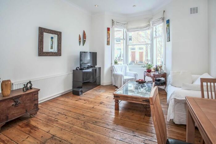 2 Bedroom Flat To Rent In Gratton Road, Brook Green, London, W14