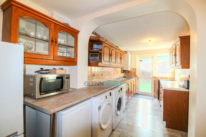 3 Bedroom House To Rent In Hadlow Court, Slough, SL1