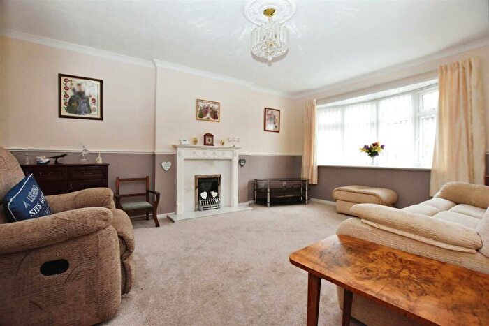 2 Bedroom Semi-Detached Bungalow For Sale In Normanton Rise, Hull, HU4