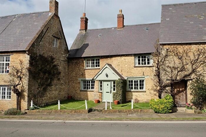 3 Bedroom Cottage For Sale In Roundtown, Aynho, Banbury, OX17