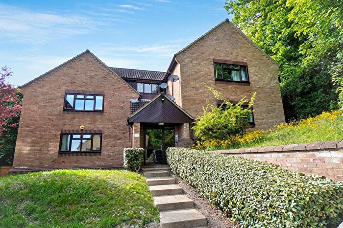 2 Bedroom Flat For Sale In The Pentlands, High Wycombe, HP13