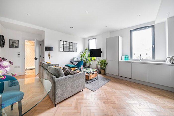 1 Bedroom Flat To Rent In Oldham Terrace, London, W3