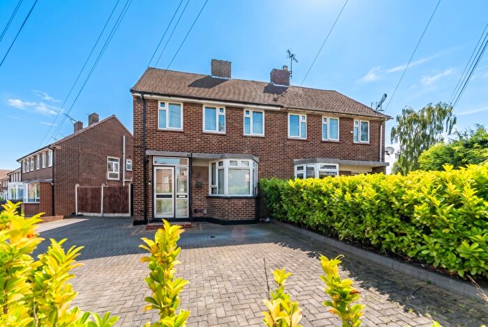 3 Bedroom Semi-Detached House For Sale In Milton Street, Swanscombe, Kent, DA10