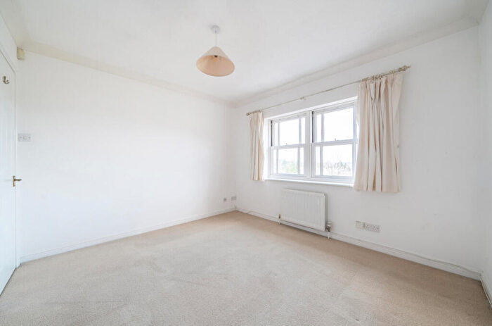 1 Bedroom Apartment For Sale In Grosvenor House, St. Lukes Square, Guildford, GU1