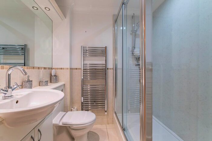 2 Bedroom Flat For Sale In Highdown Close, Banstead, SM7