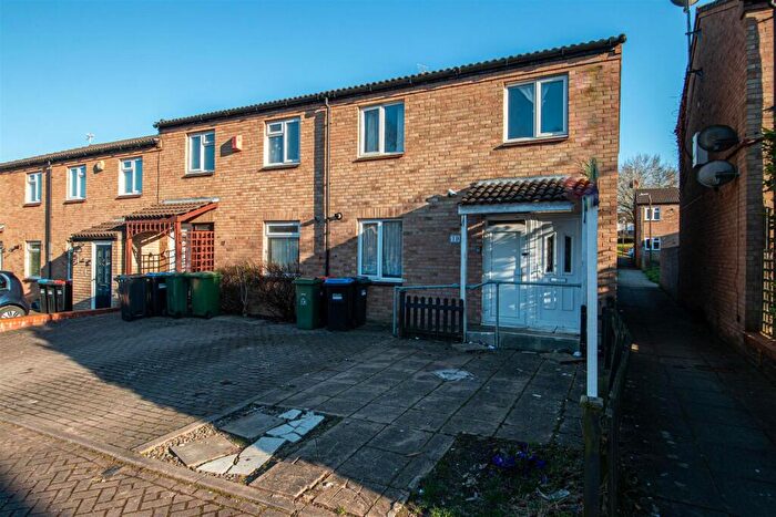 3 Bedroom End Of Terrace House To Rent In Byerly Place, Downs Barn, MK14