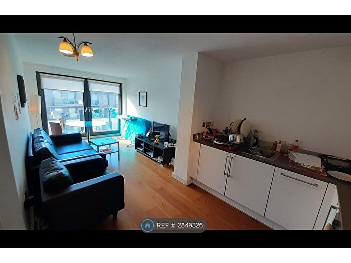 2 Bedroom Flat To Rent In High Street, Slough, SL1