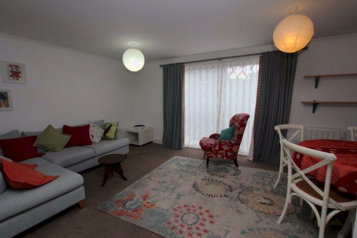 2 Bedroom Flat To Rent In Bradford Road, Swindon, SN1