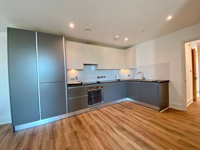 3 Bedroom Flat To Rent In Churchfield Road, London, W3
