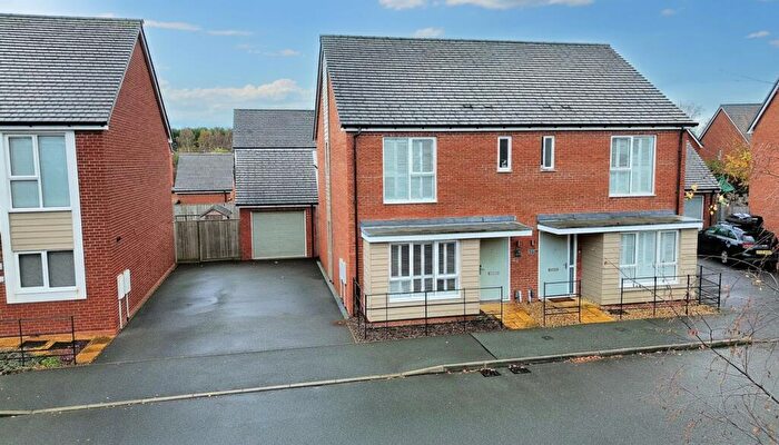 3 Bedroom Semi-Detached House For Sale In Arnfield Drive, Hilton, DE65