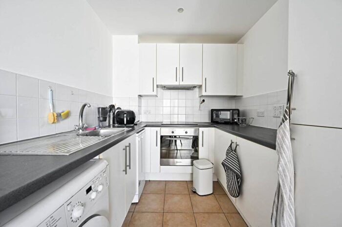 1 Bedroom Flat To Rent In Chelsea Bridge Wharf, Battersea Park, London, SW11