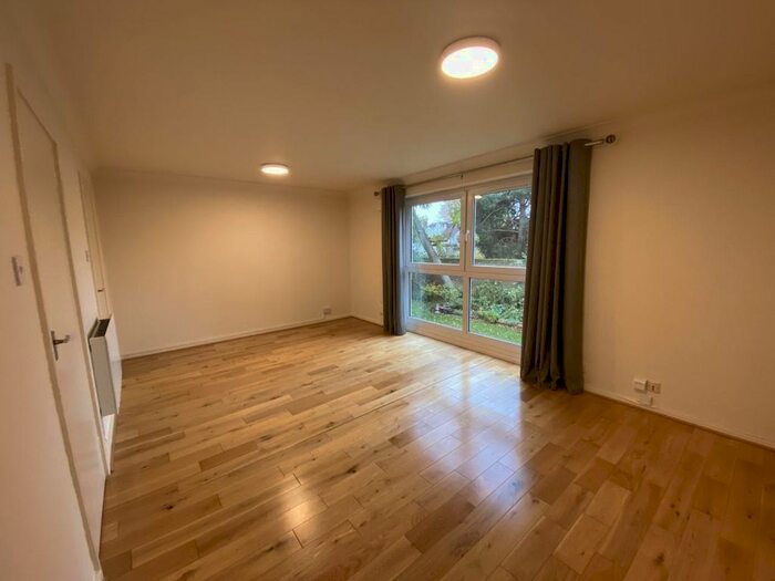 2 Bedroom Flat To Rent In Cross Deep, Twickenham, TW1