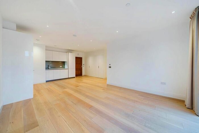 3 Bedroom Flat To Rent In Teddington Riverside, Teddington, TW11