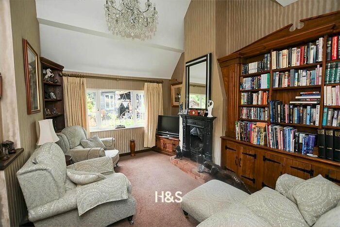 3 Bedroom Cottage For Sale In Bills Lane, Shirley, Solihull, B90