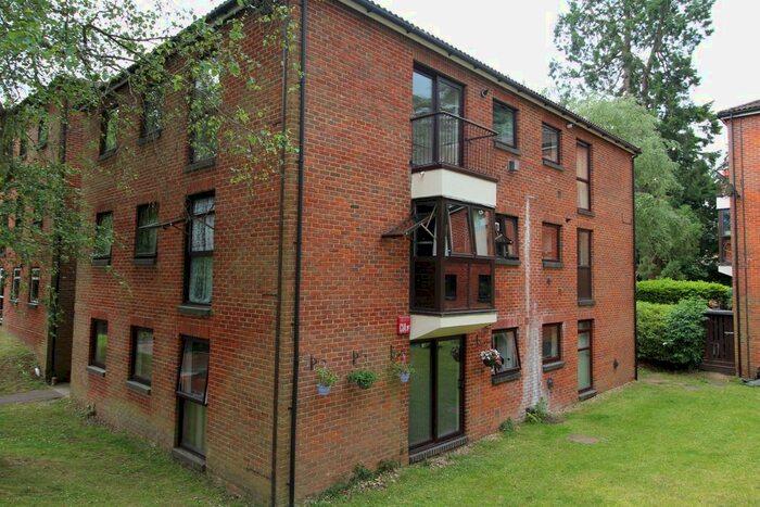 2 Bedroom Flat To Rent In Hillcrest, Upper Weybourne Lane, Farnham, Surrey, GU9