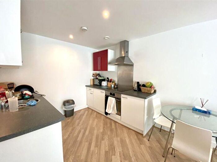 1 Bedroom Flat To Rent In Waterfront Walk, Birmingham, West Midlands, B1
