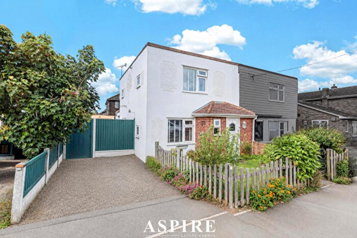 3 Bedroom Semi Detached House For Sale In Adelsburg Road, Canvey Island, SS8