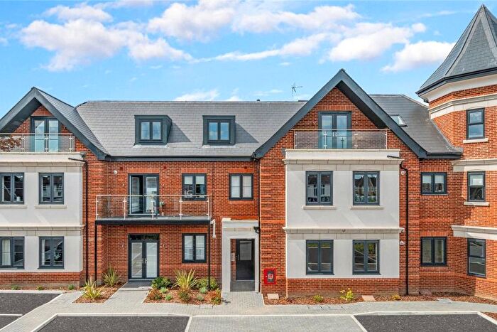 1 Bedroom Apartment To Rent In New Haw, Addlestone, Surrey, KT15