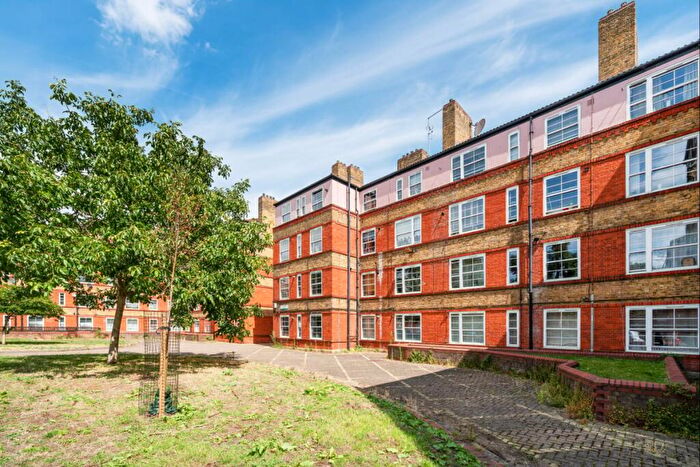 3 Bedroom Flat To Rent In Vauban Estate, Bermondsey, SE16