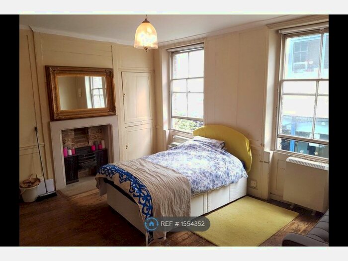 Studio To Rent In Lexington Street, London, W1F