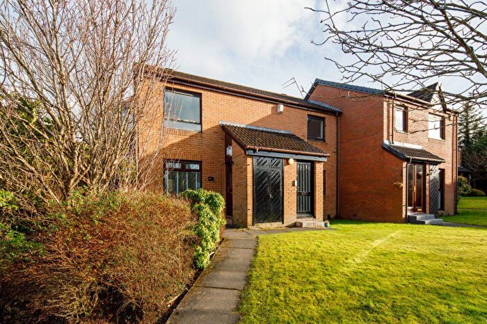 2 Bedroom Flat For Sale In Carleton Gate, Giffrnock, G46