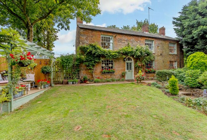 3 Bedroom Flat To Rent In Woodford Road, Byfield, Daventry, NN11