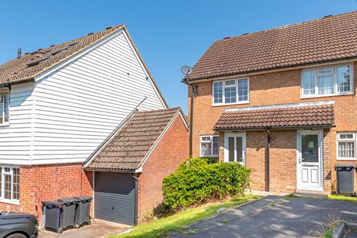 2 Bedroom End Of Terrace House To Rent In Alder Close, Heathfield, TN21