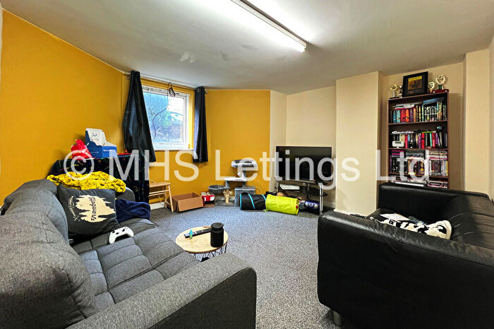 2 Bedroom Flat To Rent In Basement Flat, Regent Park Avenue, Leeds, LS6