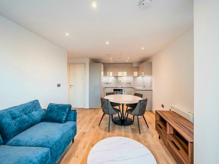 2 Bedroom Apartment To Rent In Flat :: The Quarters, M1