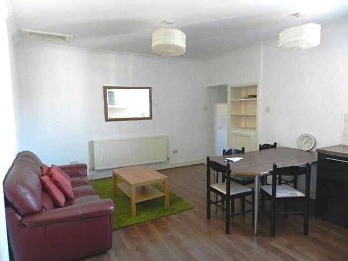 3 Bedroom Maisonette To Rent In Crwys Road, Cardiff, CF24