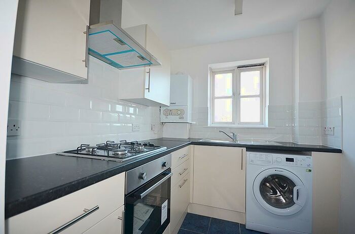 2 Bedroom Flat To Rent In Park Road, Crouch End, London, N8