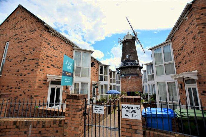 2 Bedroom Terraced House To Rent In Norwood Mews, Scarborough, YO12