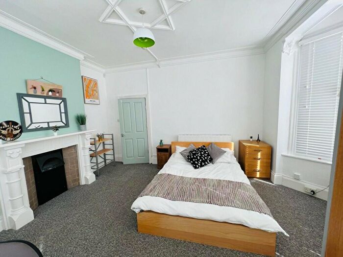 7 Bedroom Semi-Detached House To Rent In Bramley Road, West End, Leicester, LE3