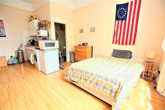 Studio To Rent In Woodberry Grove, London, N4