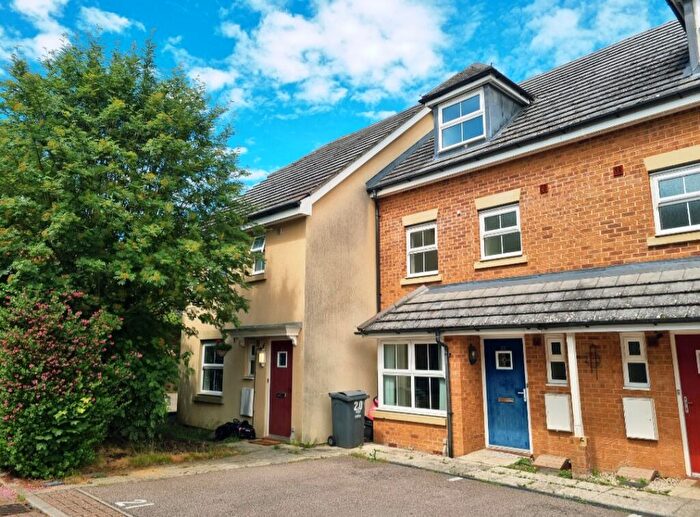 4 Bedroom Town House To Rent In Carisbrooke Close, SG2