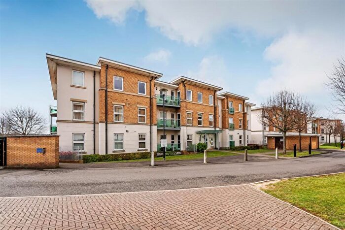 2 Bedroom Apartment For Sale In Highbury Drive, Leatherhead, KT22