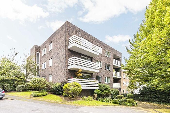 1 Bedroom Flat To Rent In Morecoombe Close, Kingston Upon Thames, KT2