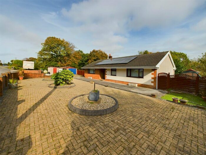 3 Bedroom Detached Bungalow For Sale In Pontardulais Road, Cross Hands, Llanelli, SA14