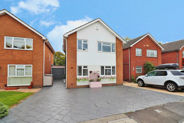 4 Bedroom Detached House To Rent In Oakham Drive, Bromley, BR2