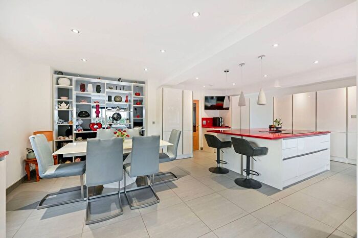 4 Bedroom Detached House For Sale In Huntercombe Lane South, Taplow, Maidenhead, SL6