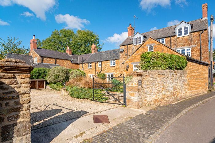 5 Bedroom Semi-detached House For Sale In Queen Street Hook Norton Banbury, Oxfordshire, OX15